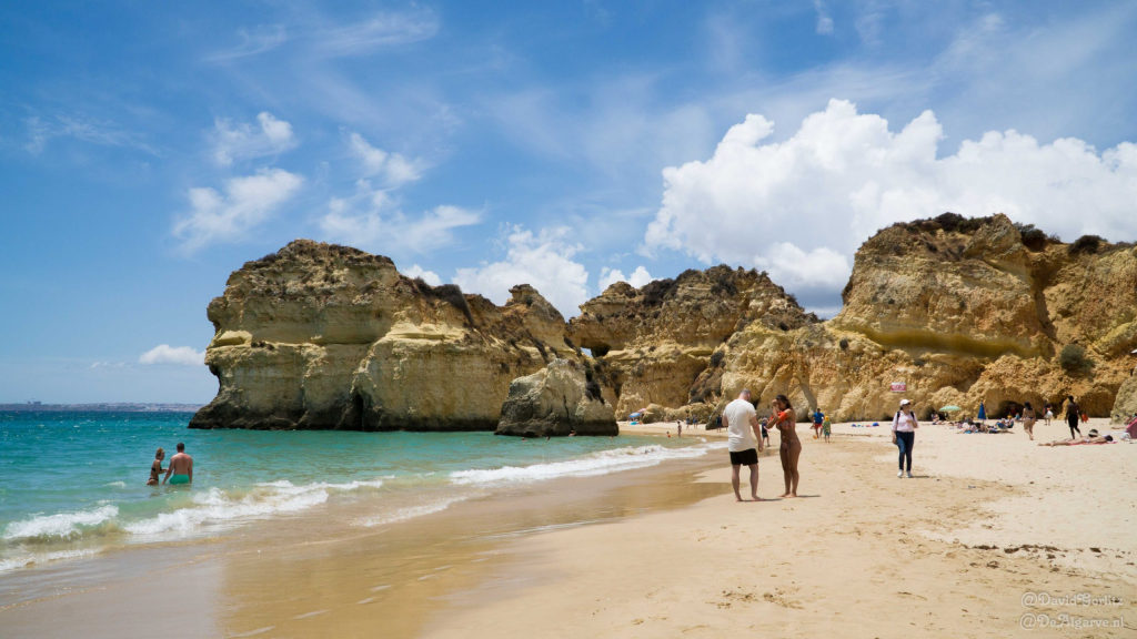 Most beautiful beaches in the Algarve: Praia dos Três Irmãos