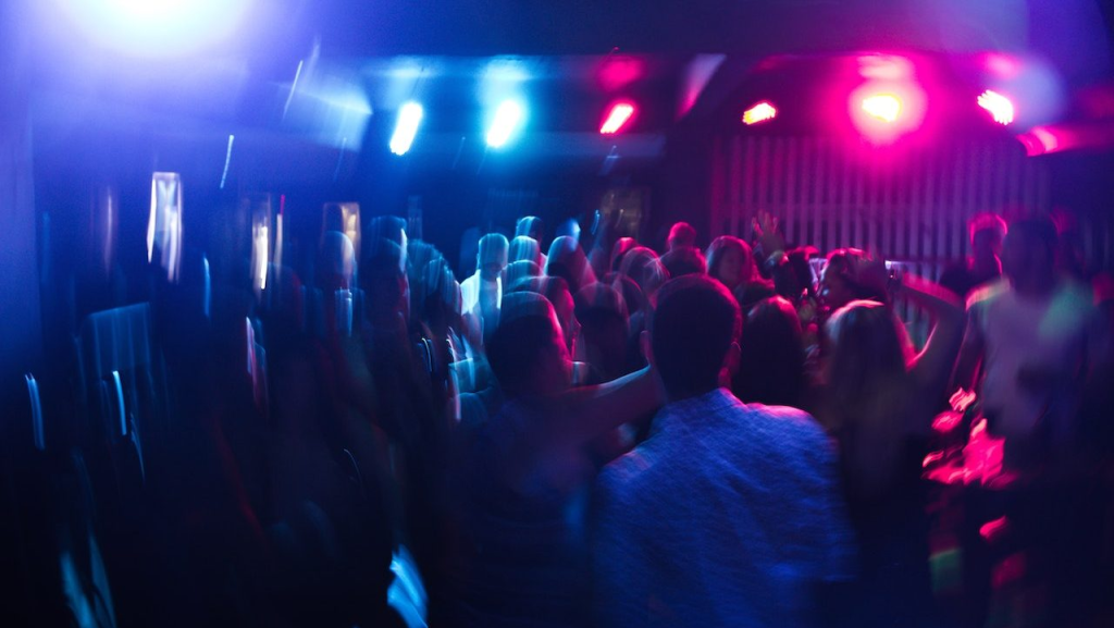 clubing, drinking in albufeira
